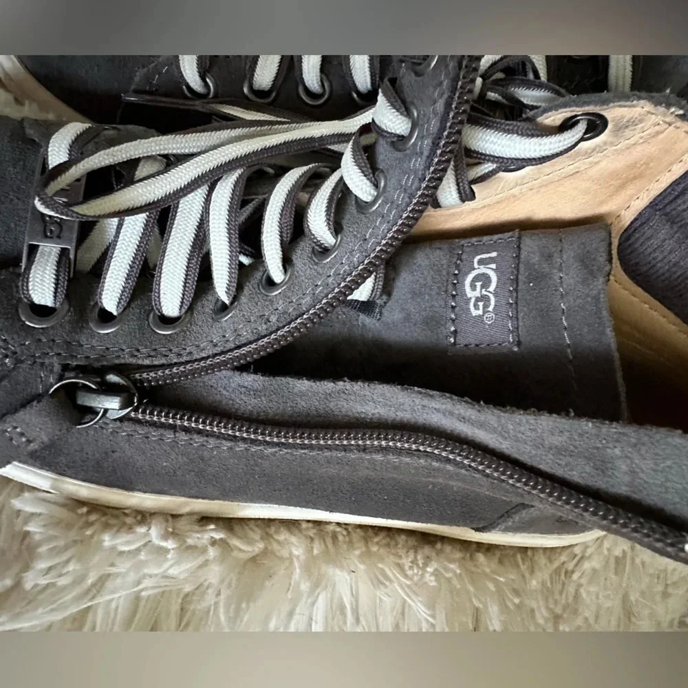 UGG Girls Ladies 5.5 36.5 EU Gray SUEDE OLIVE Hi Top Zip Sneaker CLEAN Fall NICE